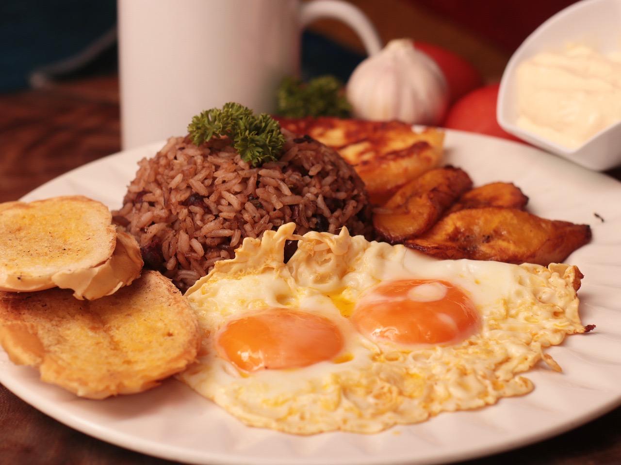 Desayuno de la casa